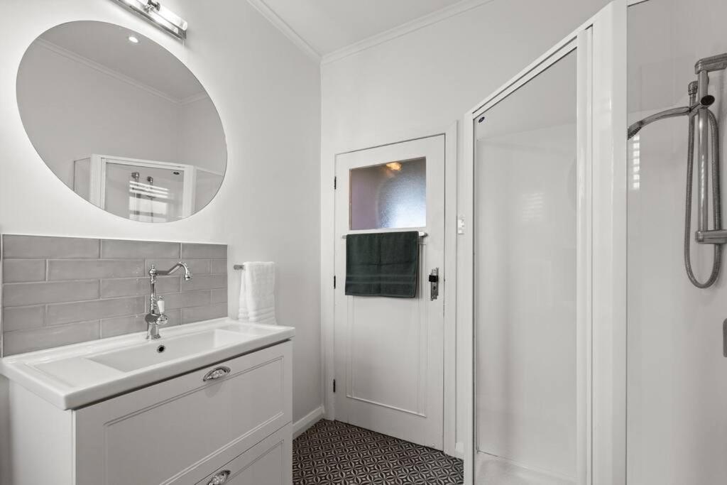 Modern Art Deco Cutie - Resim 8