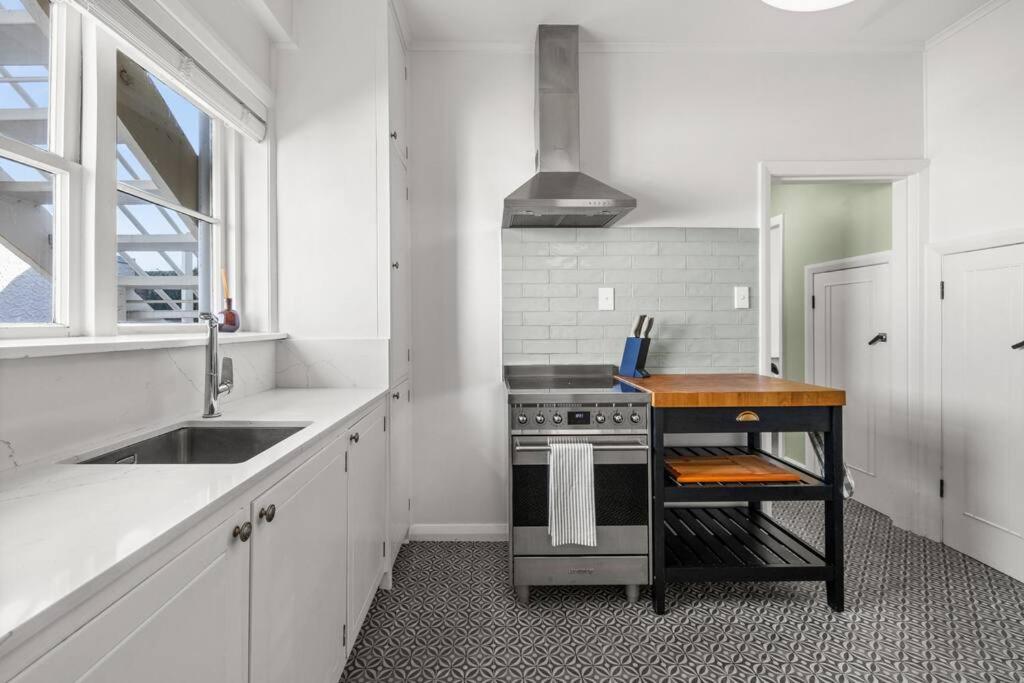 Modern Art Deco Cutie - Resim 18