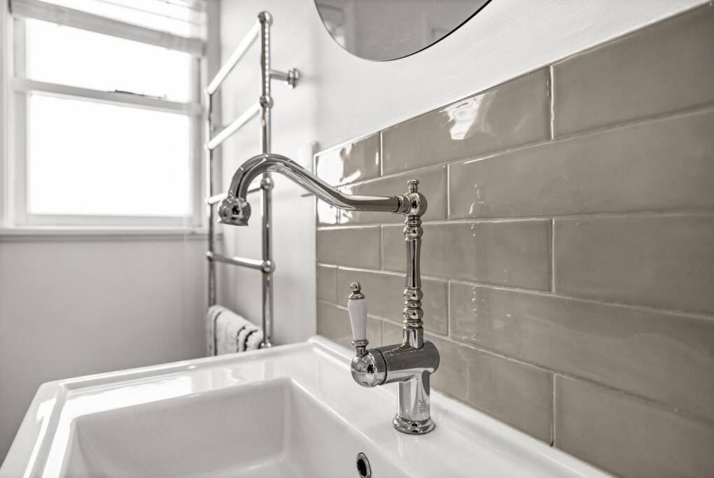 Modern Art Deco Cutie - Resim 25