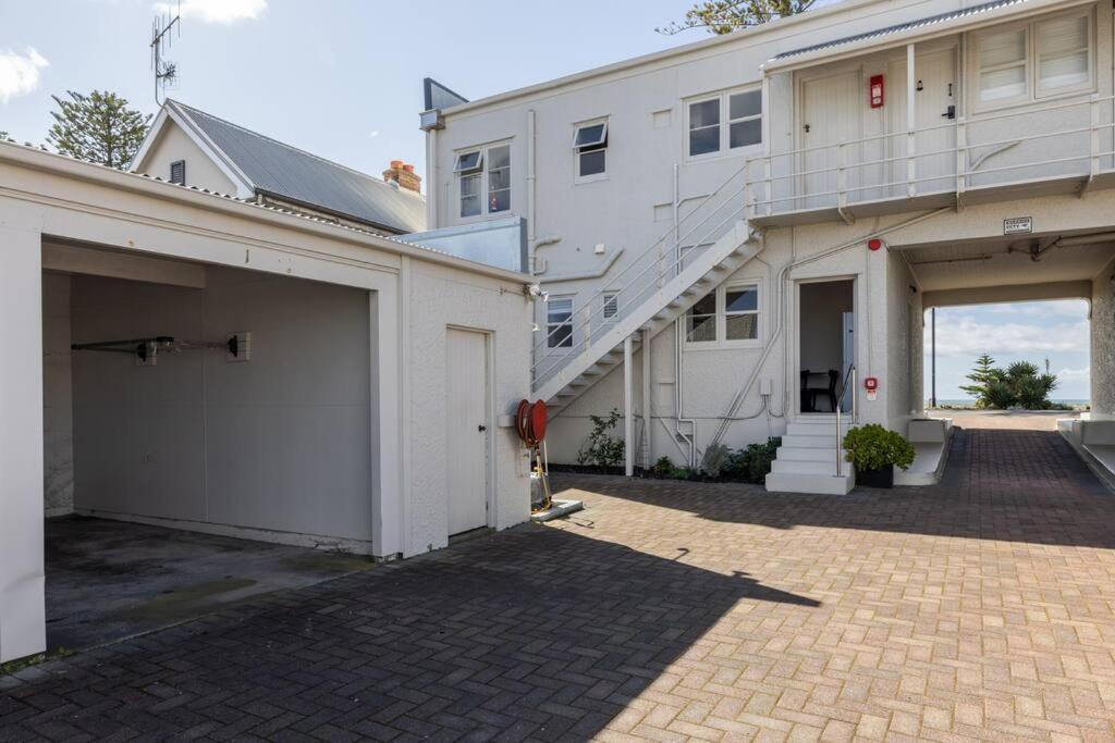 Modern Art Deco Cutie - Resim 6