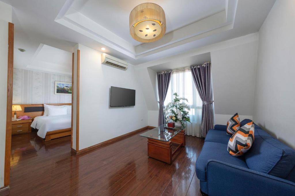TV a/nebo společenská místnost v ubytování Hanoi Sky Hotel