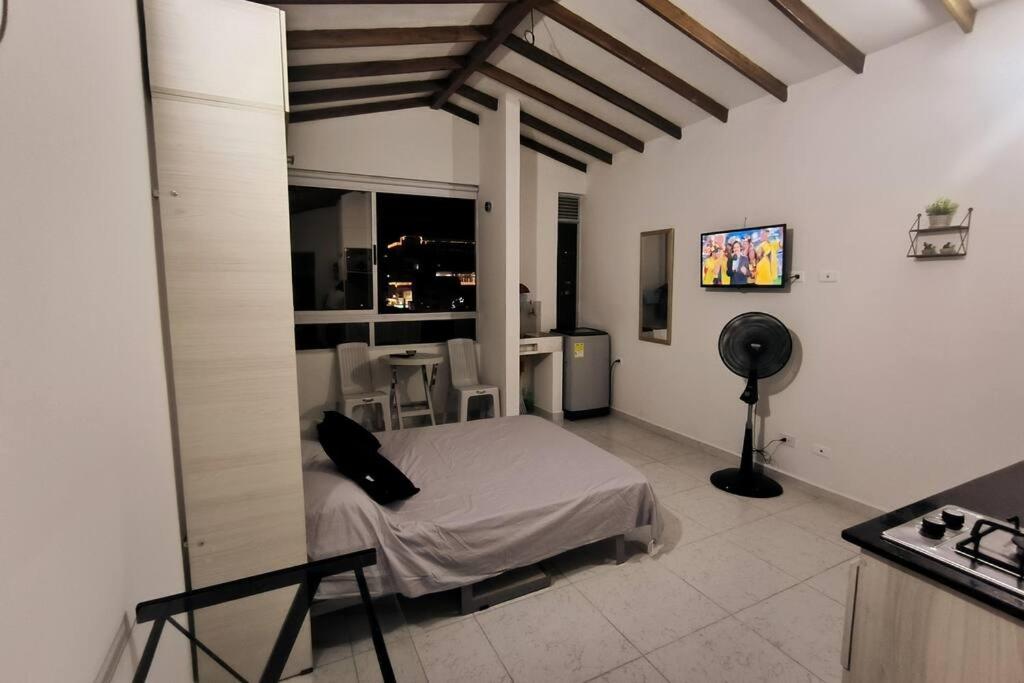 Μια τηλεόραση ή/και κέντρο ψυχαγωγίας στο Apartaestudio completo en Itagüí - Ágape