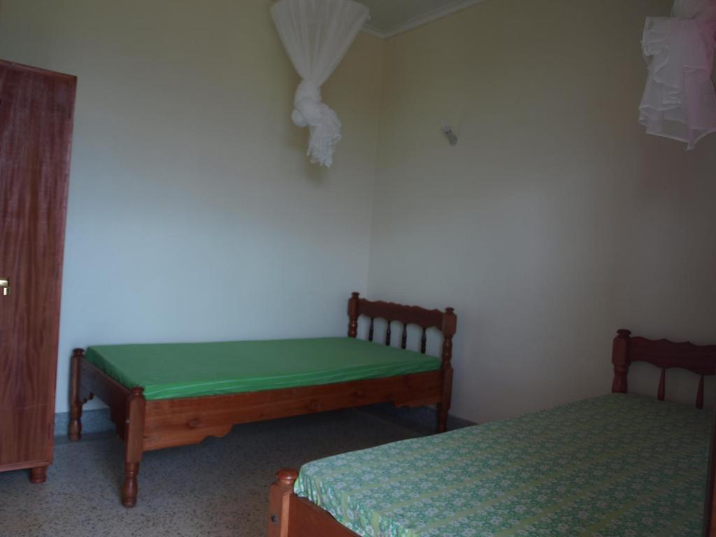 Postel nebo postele na pokoji v ubytování Voi Lutheran Guesthouse