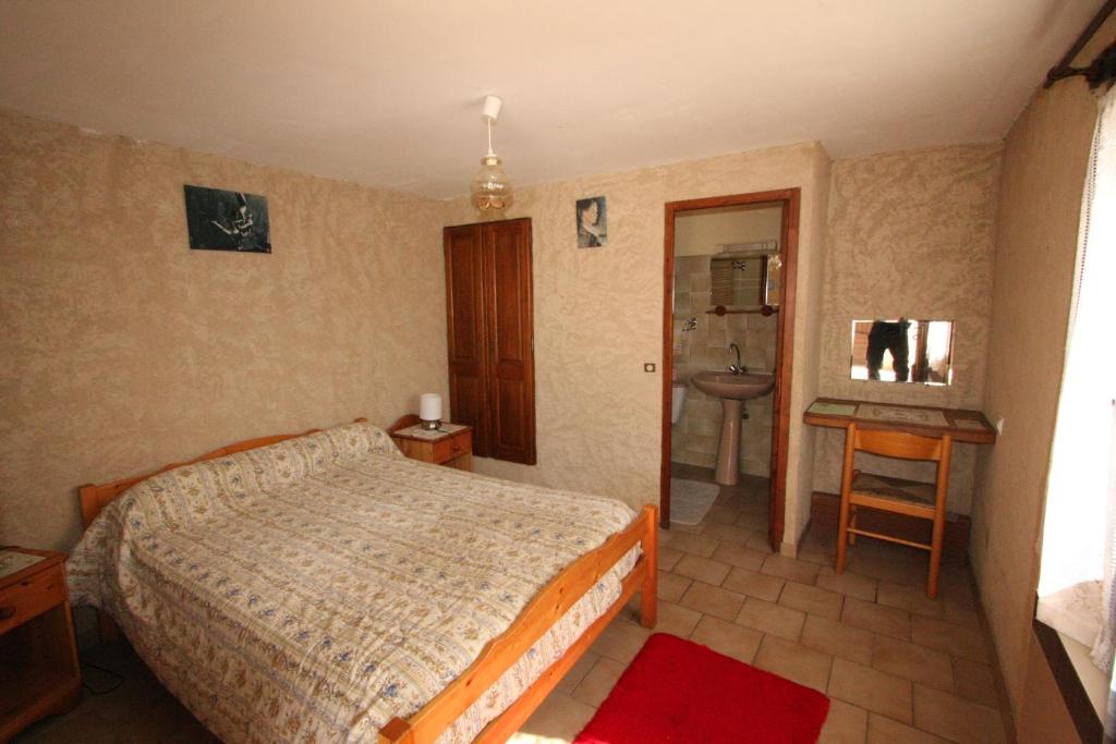 Postel nebo postele na pokoji v ubytování Domaine du Bas Chalus