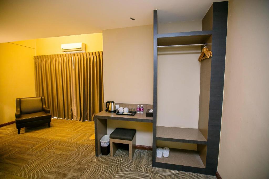 TV a/nebo společenská místnost v ubytování Merdeka Hotel Kluang