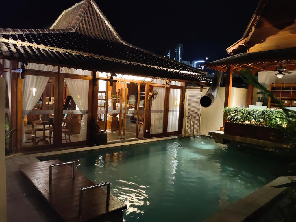 Bazén v ubytování Sojourn Spa Hotel Melaka nebo v jeho okolí