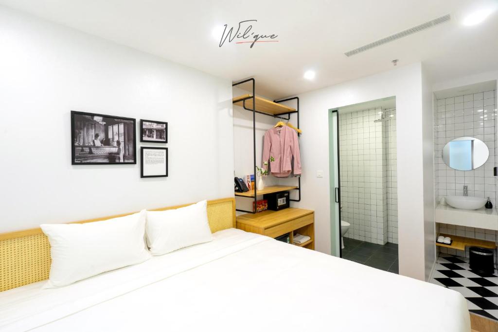 Postel nebo postele na pokoji v ubytování Wilque Hotel Hanoi