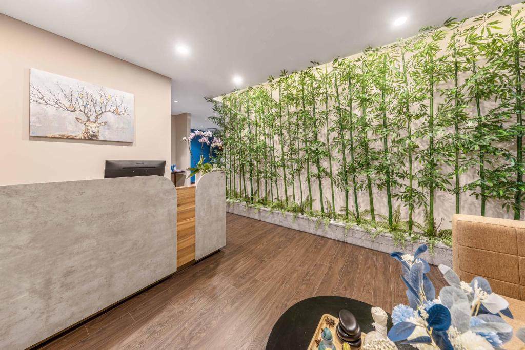 A compact reception or lounge area finished with a bamboo mural wall.