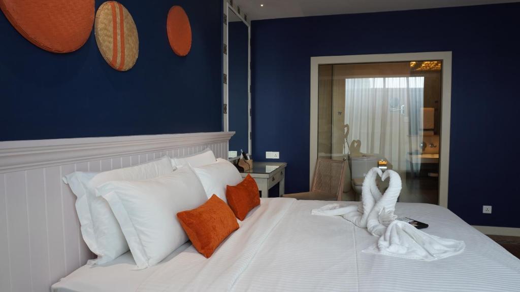 Postel nebo postele na pokoji v ubytování Sojourn Spa Hotel Melaka