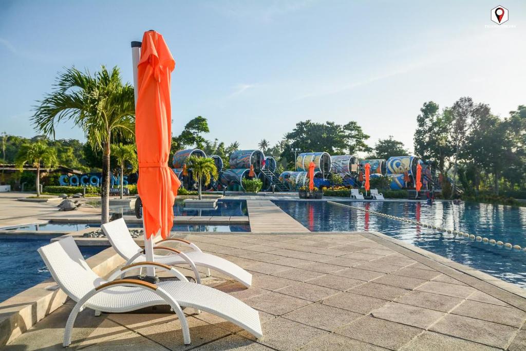 Bazén v ubytování Cocoons Club Laiya nebo v jeho okolí
