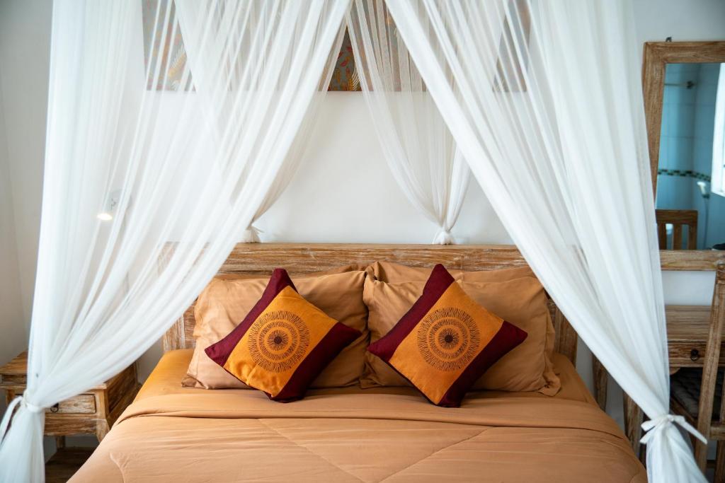 Postel nebo postele na pokoji v ubytování Kubu Sari Ubud