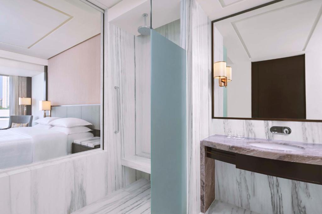 Sheraton Grand Jakarta Gandaria City Hotel - 1 Kingsize Bed, Toegang Tot Clublounge, Kamer