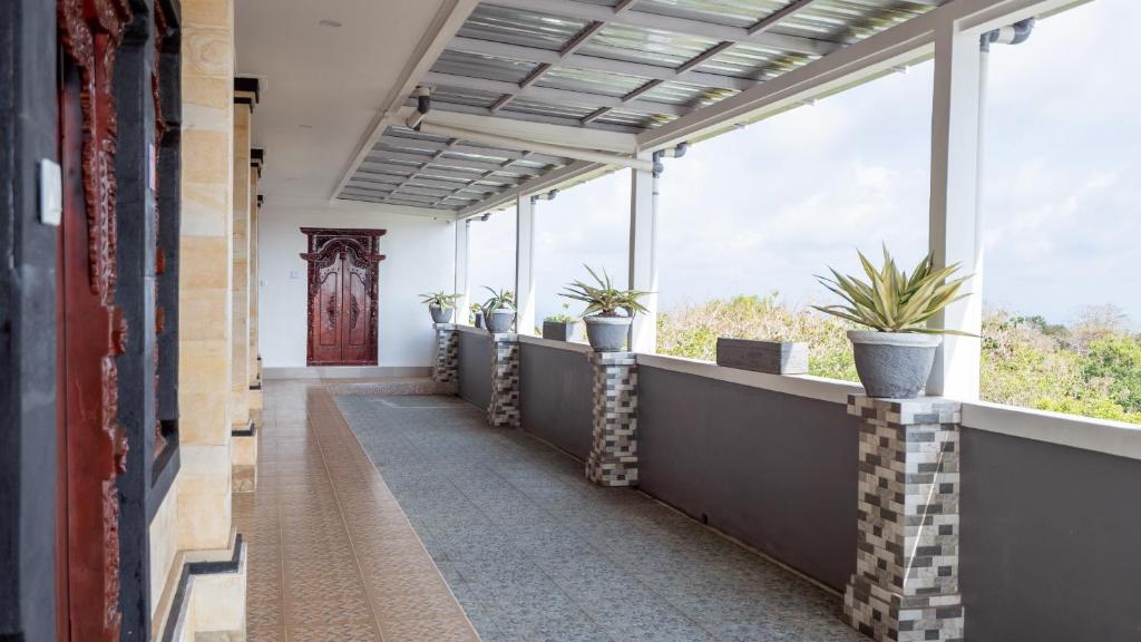 Balkón nebo terasa v ubytování RedDoorz @ Uluwatu Suites
