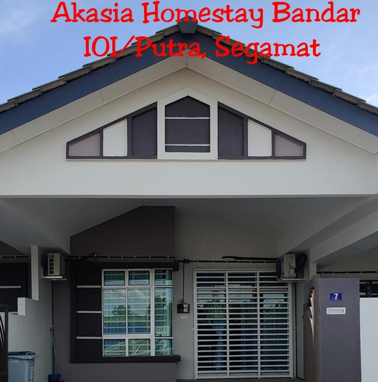 AKASIA Homestay Segamat - Maison 4 Chambres