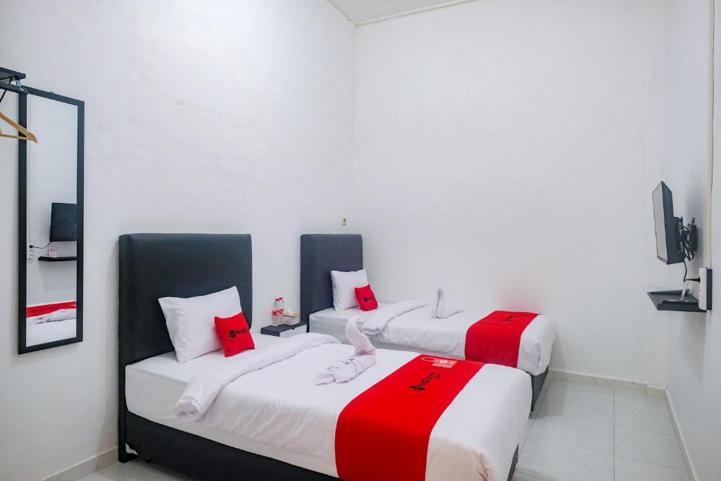 RedDoorz near Alun Alun Klaten - Habitación Gemela Estándar