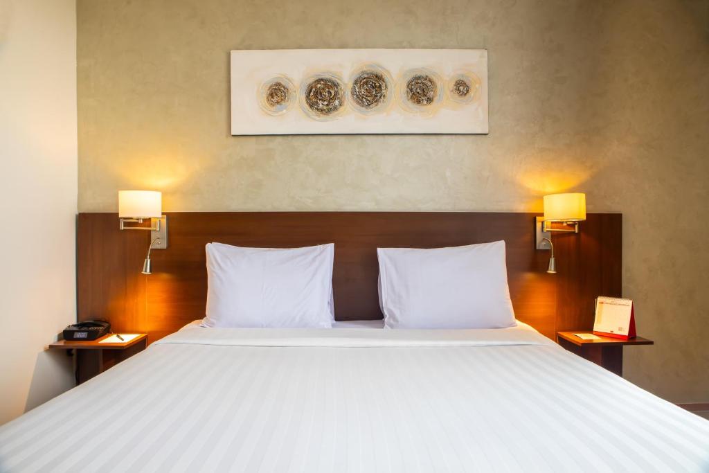 Postel nebo postele na pokoji v ubytování Swiss-Belinn Nairobi