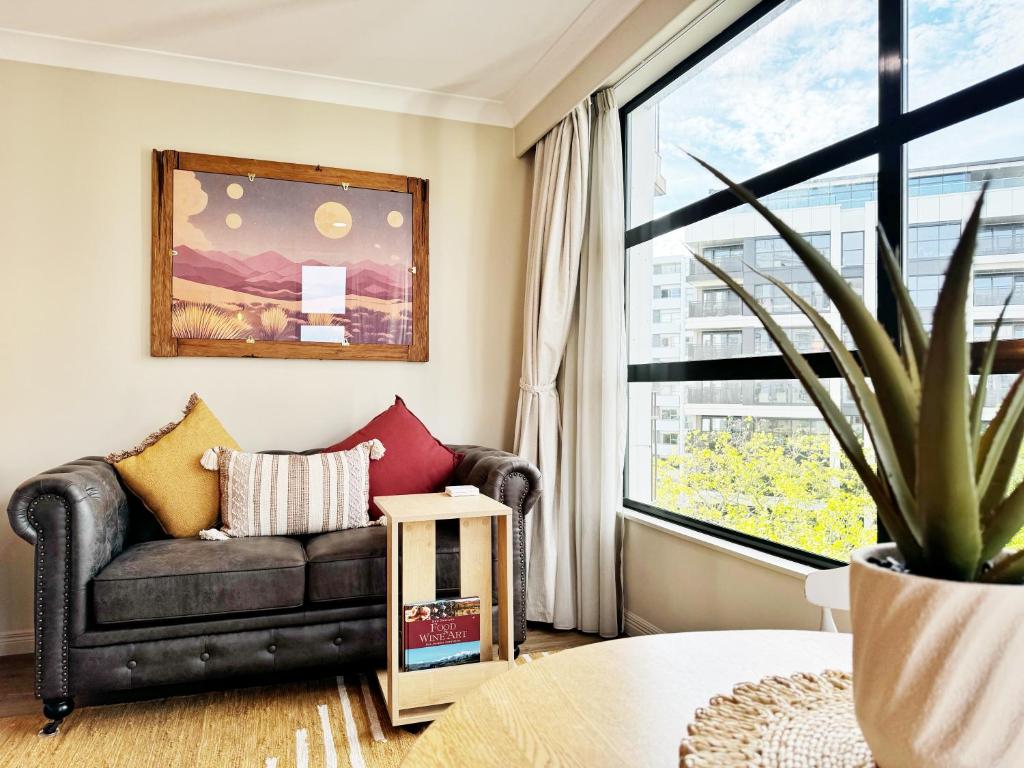 Posezení v ubytování Free carpark, balcony with park views, pool and spa