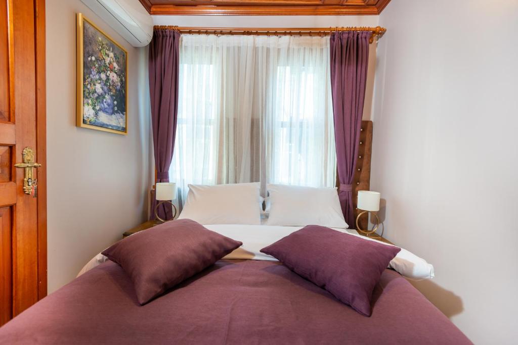 Postel nebo postele na pokoji v ubytování Wonder Wood Hotel