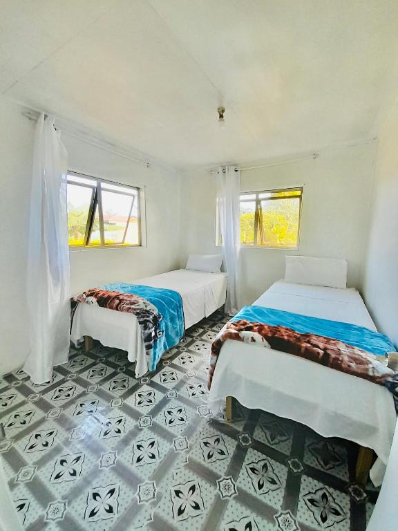 Tonga Airport Cottage - Private Twin Room with shared bathroom
