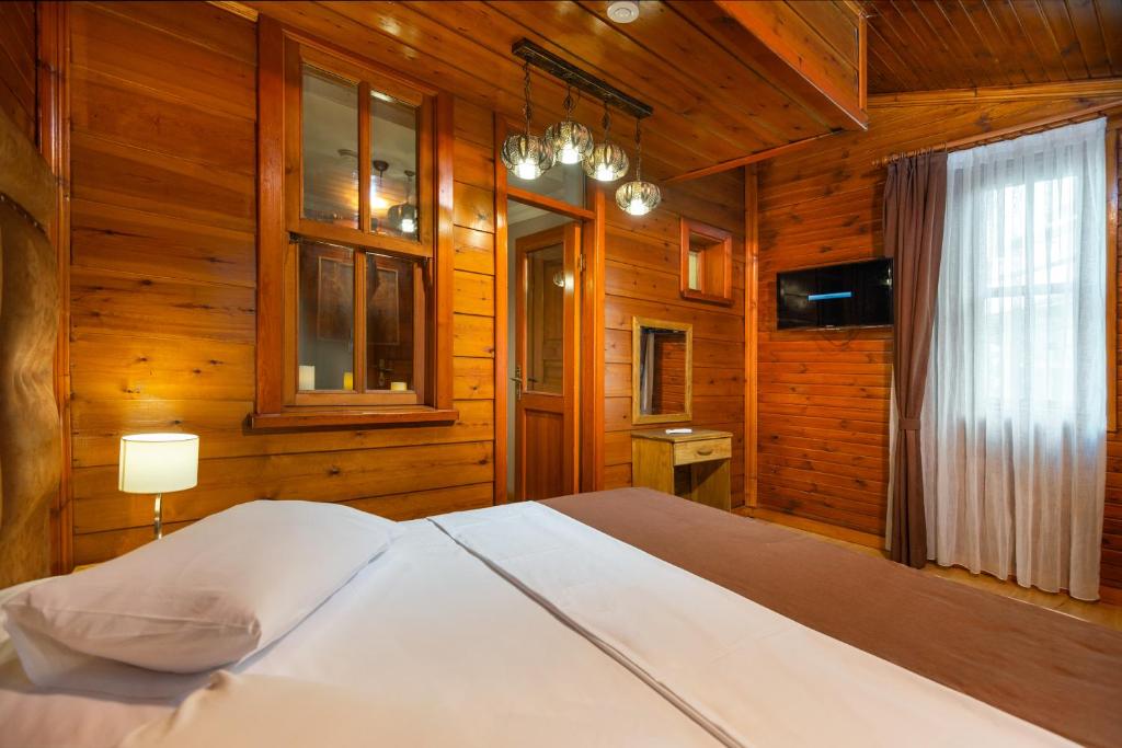 Postel nebo postele na pokoji v ubytování Wonder Wood Hotel