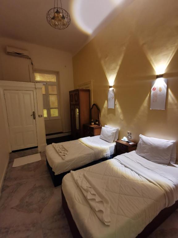 Postel nebo postele na pokoji v ubytování Hello World Hotel