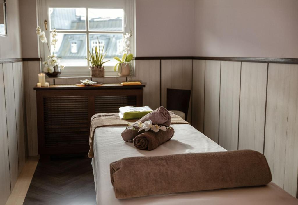 Postel nebo postele na pokoji v ubytování Grand Hotel Zell am See