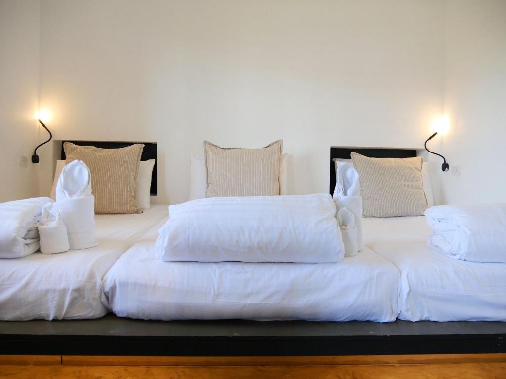 Book a Bed Poshtel - SHA Plus - バスルーム付きのトリプルルーム