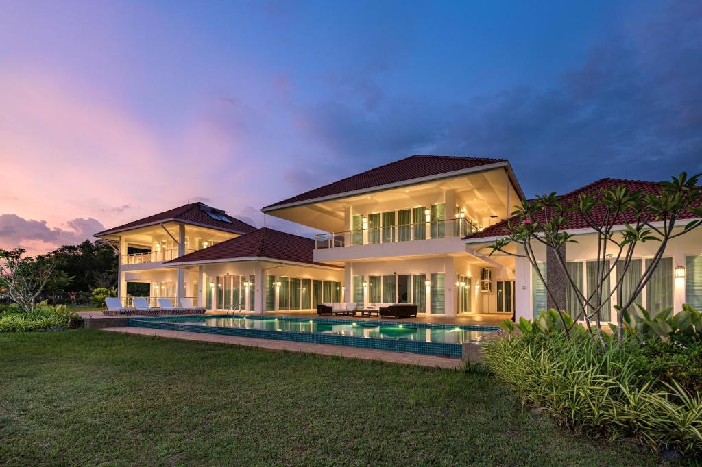 Bazén v ubytování Dream Villa Langkawi nebo v jeho okolí