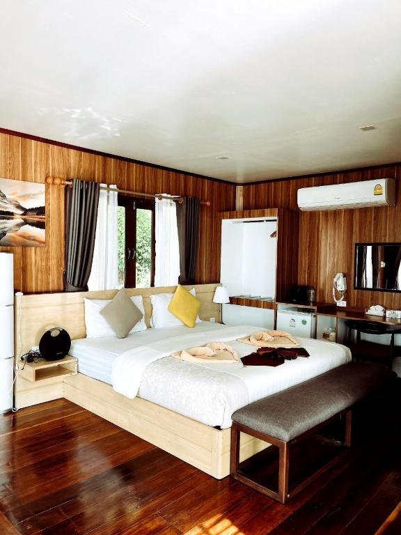 Postel nebo postele na pokoji v ubytování A-Na-Lay Resort Koh Kood