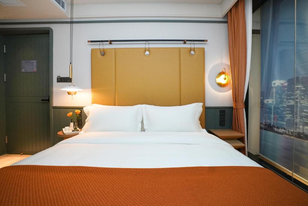 Postel nebo postele na pokoji v ubytování Shenzhen Xili Ruixi Hotel