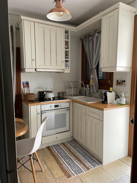 Kuchyňa alebo kuchynka v ubytovaní Bella's Rustic Suites