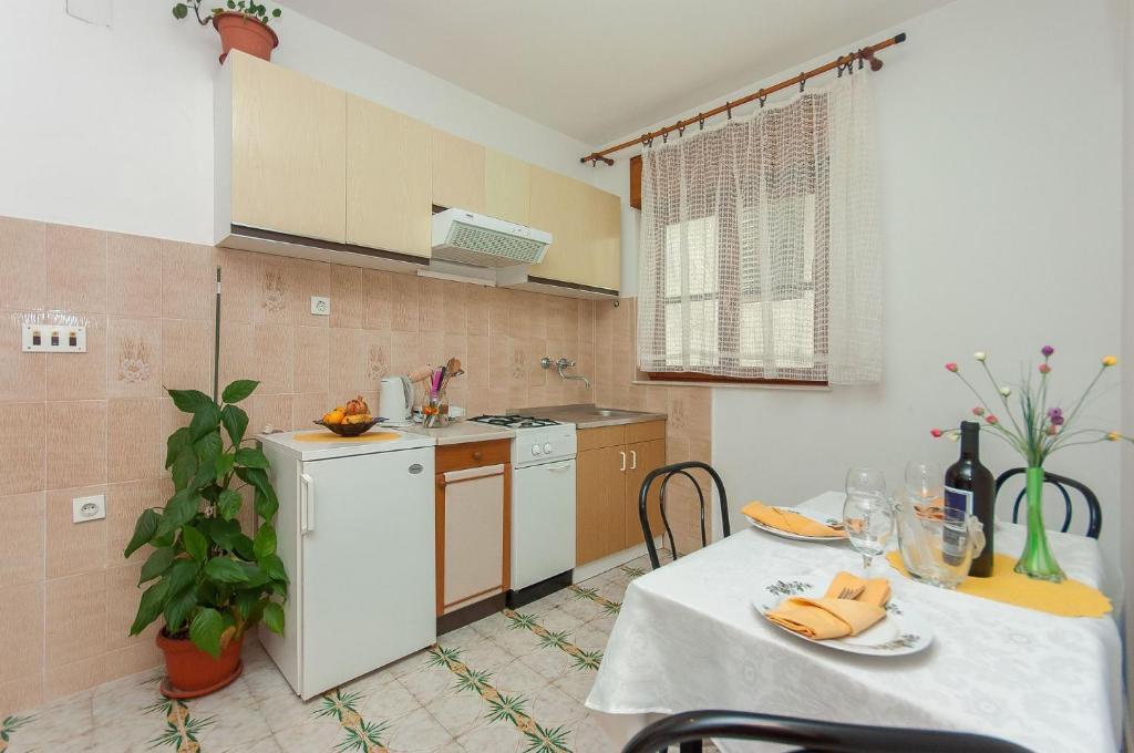 Kuchyňa alebo kuchynka v ubytovaní Apartments Franka