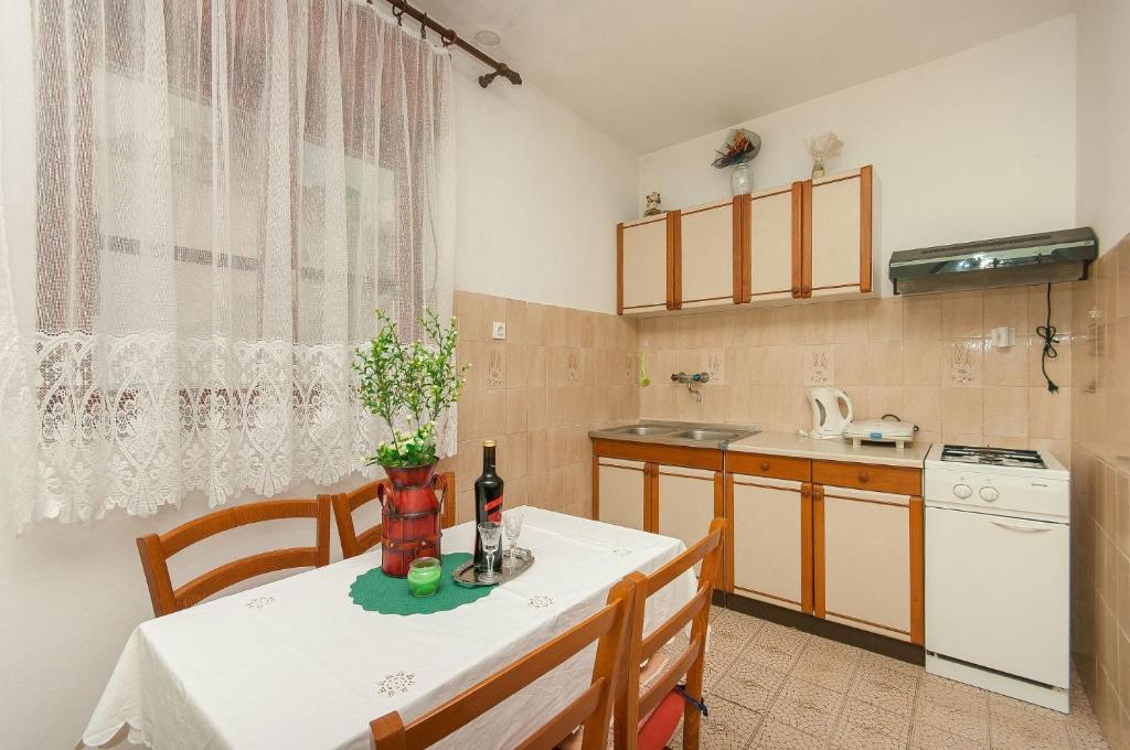 Kuchyňa alebo kuchynka v ubytovaní Apartments Franka