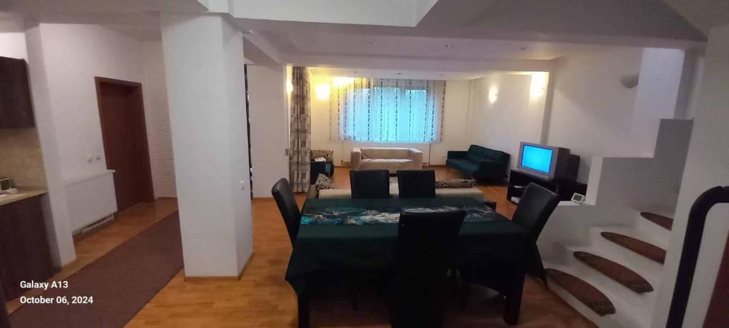 VillaWeb 9rooms - Long term business aparthotel 29 Euro per night per room, min 3months - Resim 42