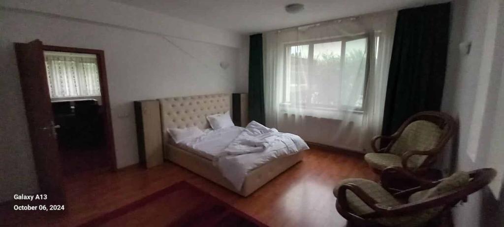 VillaWeb 9rooms - Long term business aparthotel 29 Euro per night per room, min 3months - Resim 38