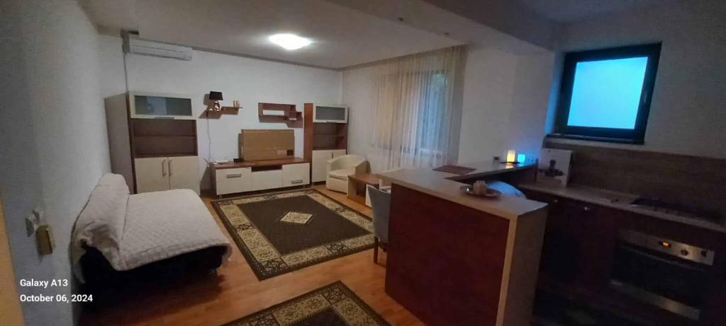 VillaWeb 9rooms - Long term business aparthotel 29 Euro per night per room, min 3months - Resim 43