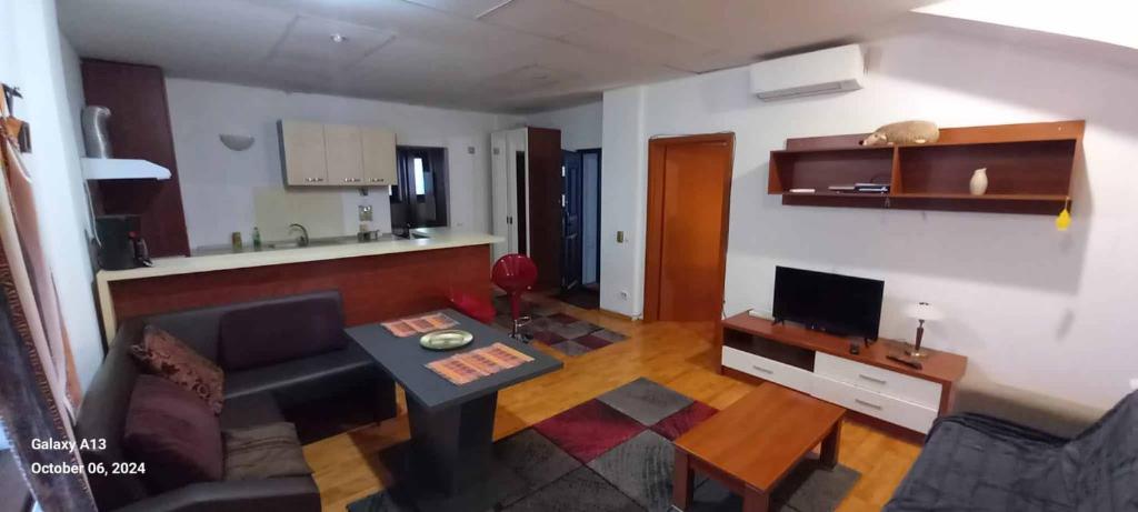 VillaWeb 9rooms - Long term business aparthotel 29 Euro per night per room, min 3months - Resim 44