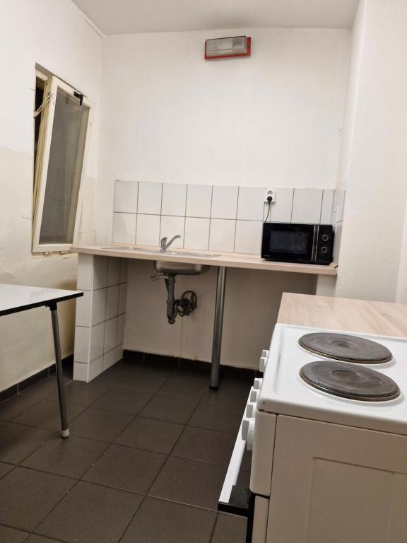 Kuchyň nebo kuchyňský kout v ubytování Studentsky domov B31