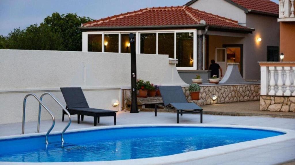 Πισίνα στο ή κοντά στο House Isabell