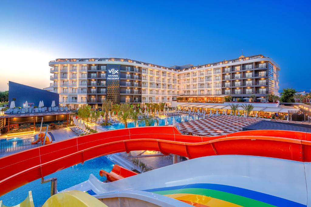 Bazén v ubytování VOX MARIS RESORT nebo v jeho okolí