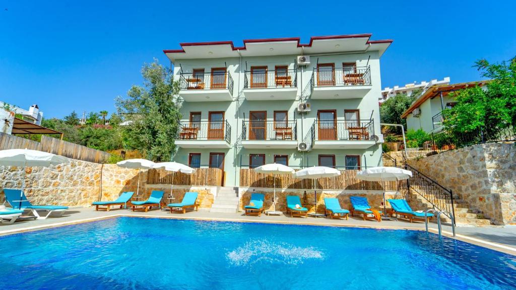 Бассейн в St. Nicholas Pension или поблизости