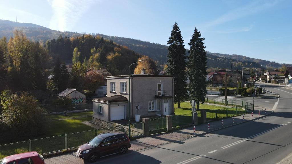 a small house on the side of a road at Myśliwska 23 - Cały dom na wyłączność in Szczyrk