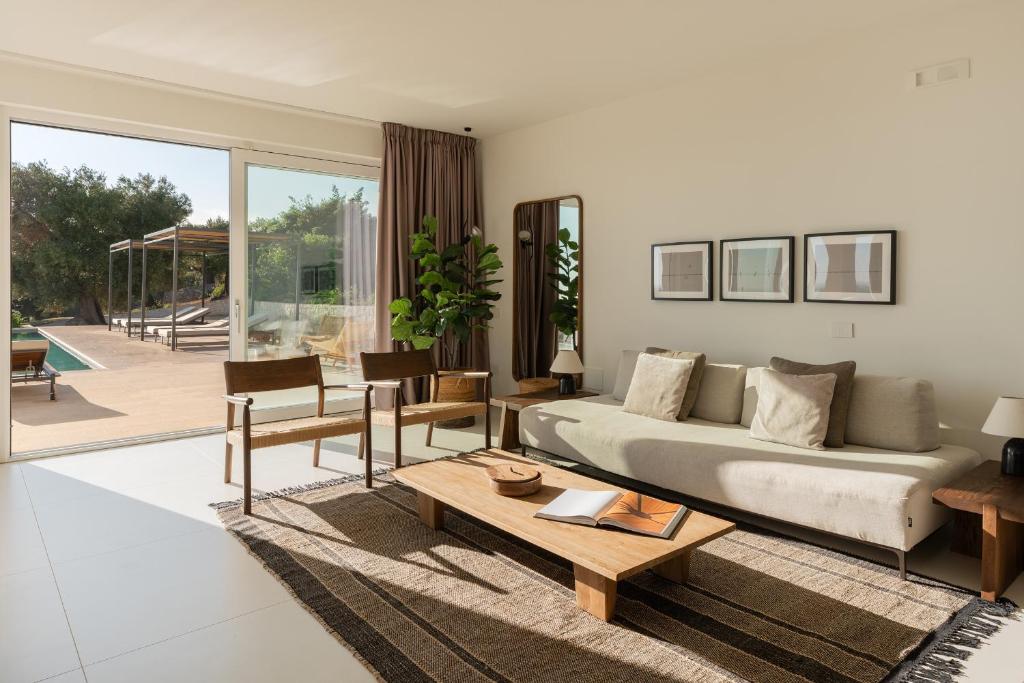 A seating area at Villa Skyler