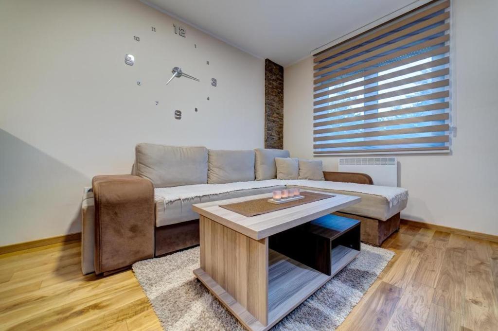 a living room with a couch and a table at Apartman Premija in Zlatibor