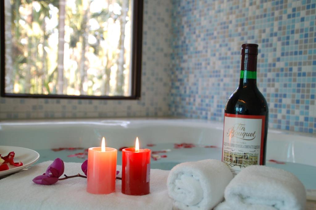 a bottle of wine and candles on a bath tub at Full House Homestay in Yuchi