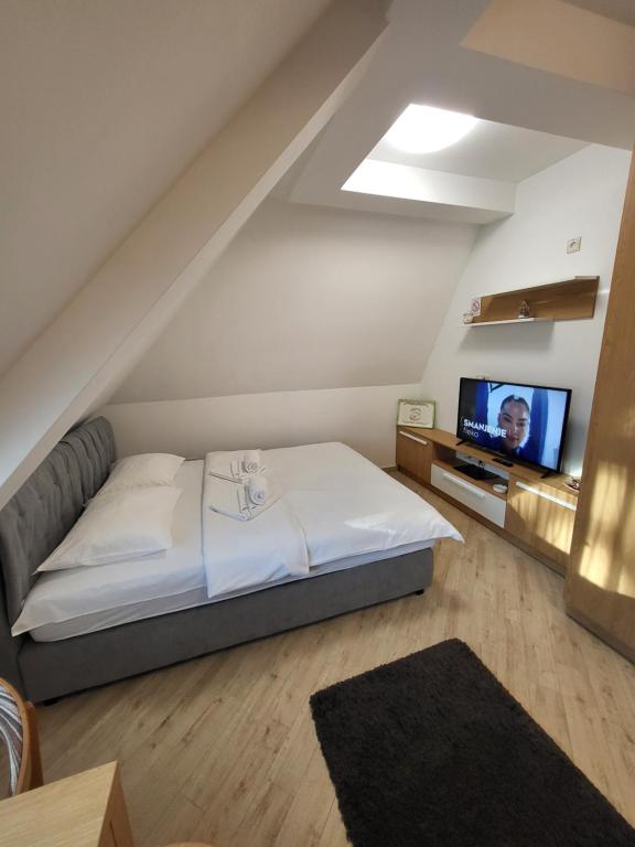 Postel nebo postele na pokoji v ubytování Lovac apartmani
