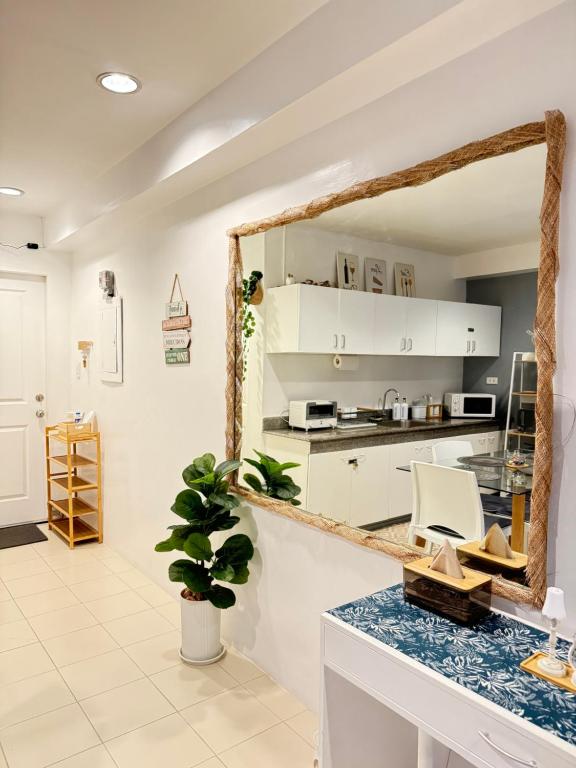 Kuchyň nebo kuchyňský kout v ubytování Charm’s Place