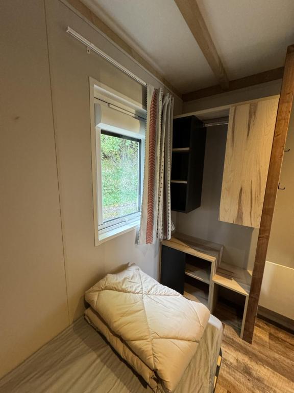 TV a/nebo společenská místnost v ubytování Camping Sérendipité
