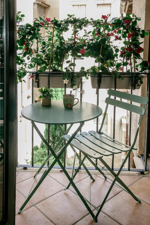 a table and a chair with potted plants on it at Corte Cenci House in Tivoli