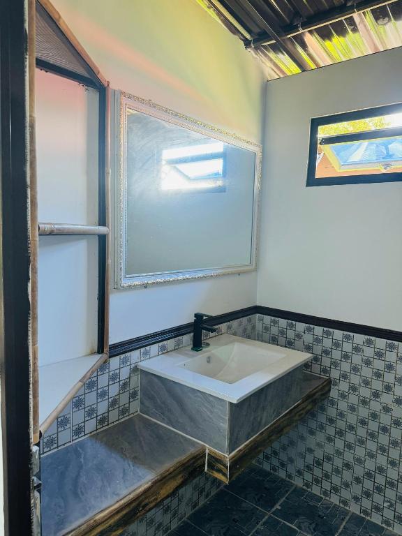 Koupelna v ubytování Real Hostel